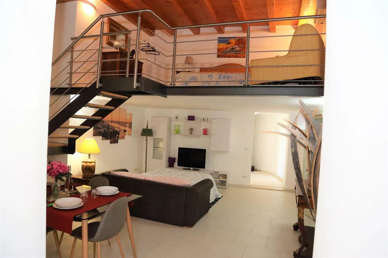 Apartment Ferienwohnung Mega House CTA Italien