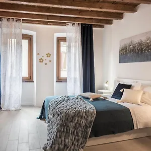 https://domusbergamo-boutique-apartment.italymilanhotels.net