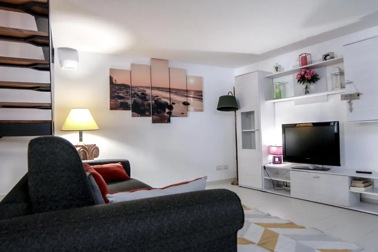 Apartament Mega House Katania Włochy