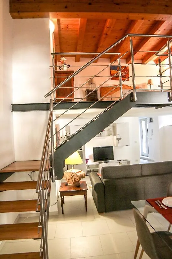 Apartament Mega House Katania
